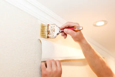 Pose de papier peint à Ploudiry — revêtements muraux et toiles de verre